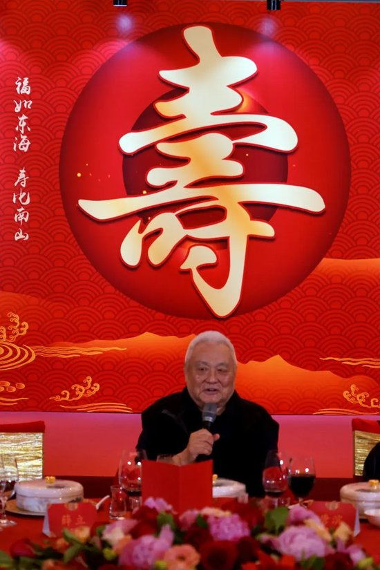 了解还是湿润凝重的绿洲