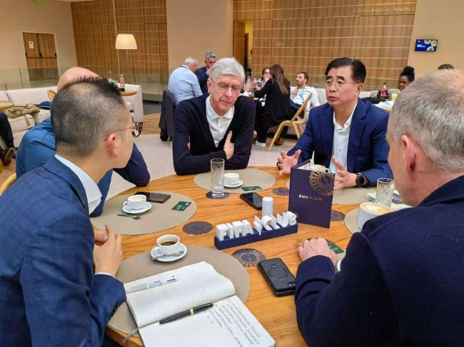 还是湿润凝重的绿洲相关图片