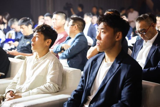 还是湿润凝重的绿洲相关图片
